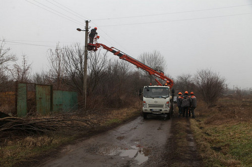 На Харківщині энергетики повернули світло у два села, які були знеструмлені з початку війни