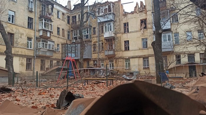 Ракетний удар по центру Харкова: частину будинку розберуть
