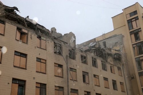 Наслідки ракетного удару по центру Харкова: фото та відео