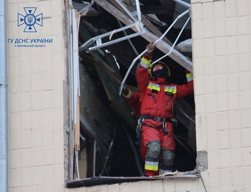 Ліквідація наслідків ракетного удару по центру Харкова: фото та відео