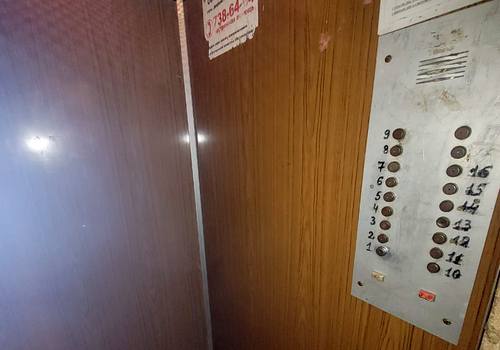 У Харкові на двох жінок напали у ліфті (фото)