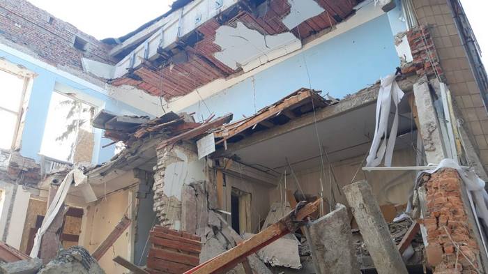 Ворожий удар по адміністрації в Харківській області: тіла загиблих досі під завалами