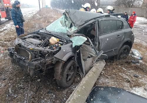 Аварія під Харковом: автомобіль розбився вщент, загинув чоловік (фото)