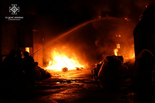 Масштабна пожежа сталася в Харкові: кадри з місця