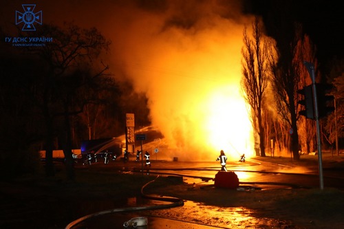 Велика пожежа сталася у Харкові: вогонь було видно за кілометри (фото)