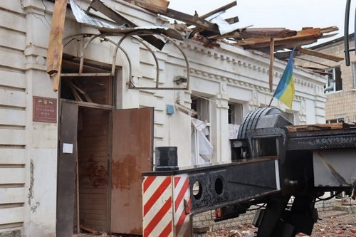 Ракетний удар по місту на Харківщині: фото та відео з місця прильотів