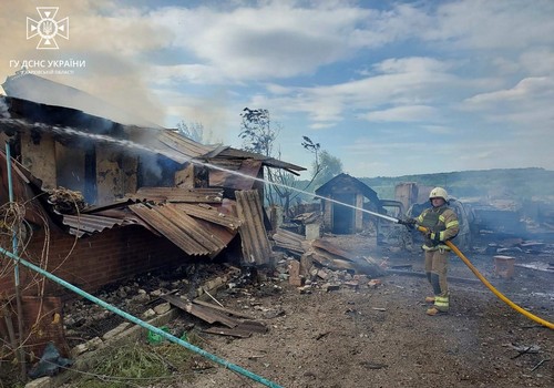 Будівлі зруйновані вщент: окупанти вдарили по селу на Харківщині (фото)
