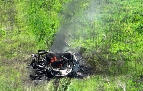 Рашисти знищили цивільний автомобіль на Харківщині: загинули люди (фото)