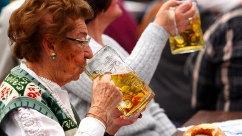 Чим небезпечний алкоголь для людей похилого віку