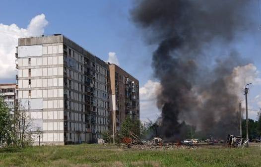 Ворог обстріляв місто на Харківщині: поранено понад десять осіб (фото)