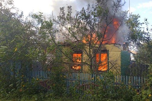 Загарбники вдень ударили по житлових будинках у Харківській області (фото)