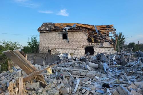На Харківщині рашисти скинули бомбу на будинок: є жертви (фото)