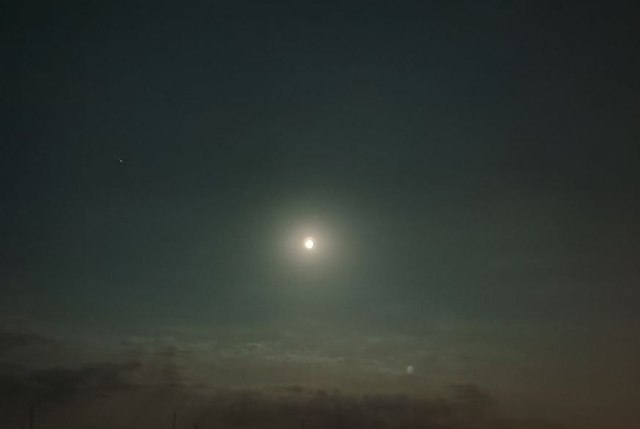 Блакитний Місяць і Сатурн можна буде спостерігати цієї ночі в небі над Харковом (фото)