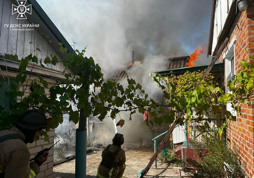 Окупанти завдали ударів по житловому сектору в місті на Харківщині (фото)