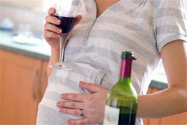 Вживання алкоголю під час вагітності: вплив на дитину