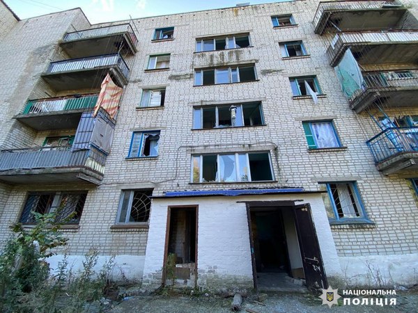 Окупанти вдарили по місту на Харківщині: влучили у багатоквартирний будинок (фото)