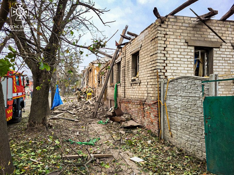 Удар авіабомбами по місту в Харківській області: пошкоджено багатоквартирні будинки