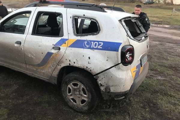 У Харківській області на правоохоронців скинули гранату (фото)