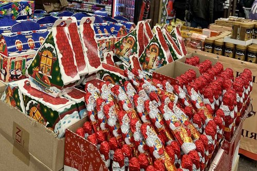 Зимові свята наближаються. Скільки в Харкові коштують подарункові набори солодощів