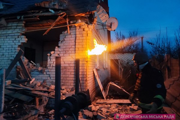 Загарбники завдали ударів по селищу в Харківському районі (фото)