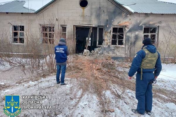 Росіяни завдали ударів по підприємству на Харківщині (фото)