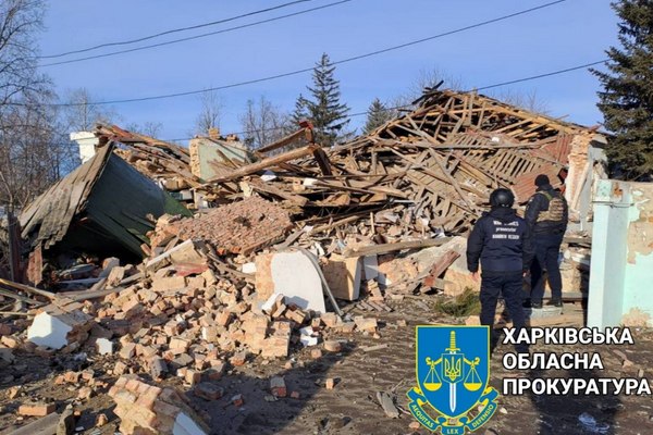 Окупанти скинули бомби на центр громади в Харківській області (фото)