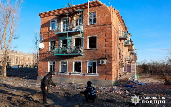 Загарбники розбили багатоквартирний будинок у Харківській області (фото)