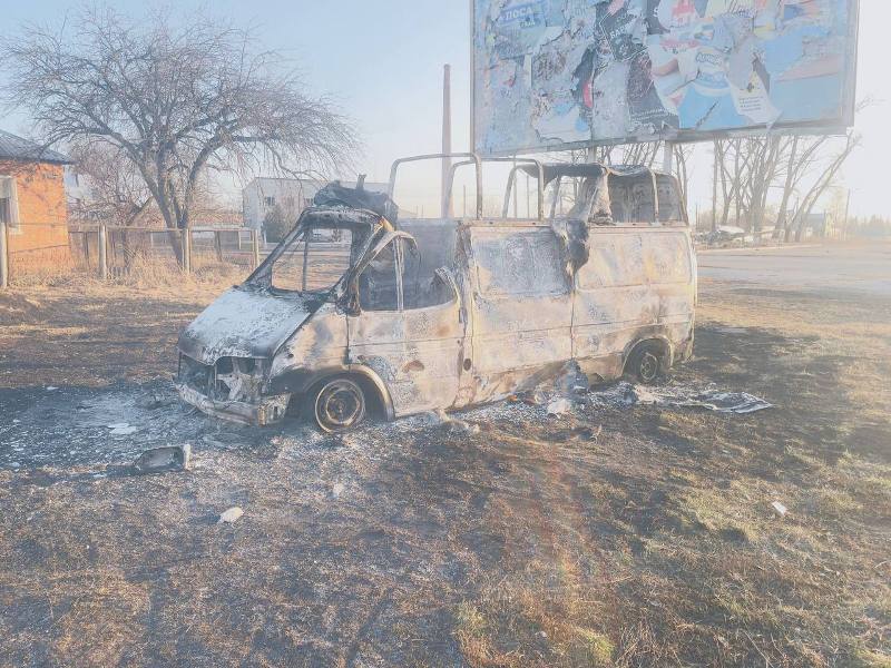 Згоріли живцем. Рашисти у місті на Харківщині знищили авто з цивільними (фото)