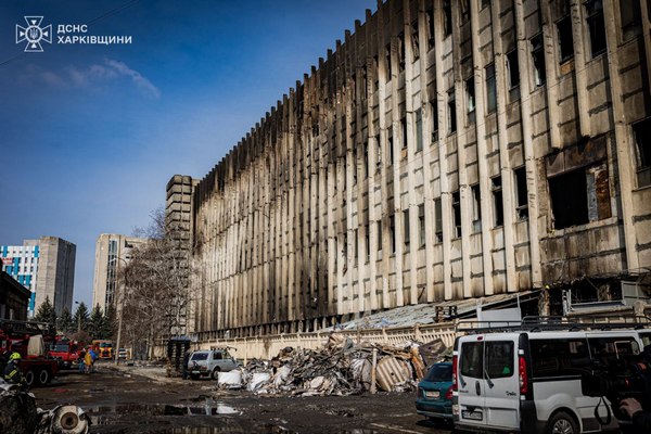 Ракетний удар по Харкову: на ліквідацію пожежі знадобилося більше як доба (фото)