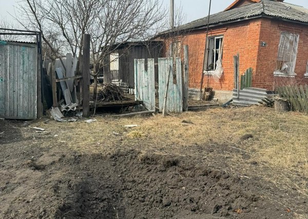 Росіяни вдарили по селу на Харківщині: загинув чоловік (фото)