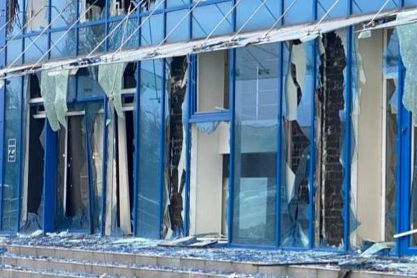 Нічний удар безпілотниками по Харкову: оприлюднено кадри з місця влучання