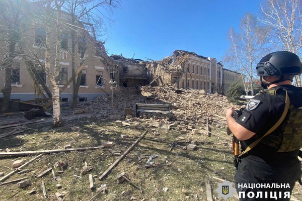 Росіяни завдали ударів по передмістю Харкова: що зруйновано