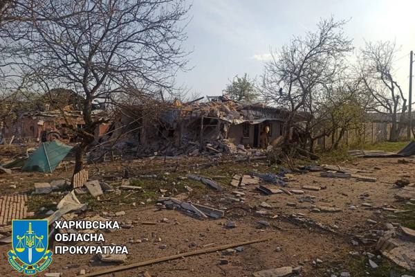 Ворог ударив з авіації по селу в Харківському районі (фото)