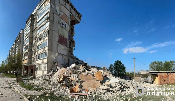 Окупанти обстріляли місто на Харківщині: зруйновано будинки, є жертви (фото)
