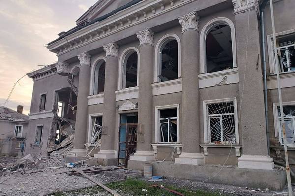 Окупанти вдарили ракетами по центру громади на Харківщині: що зруйновано