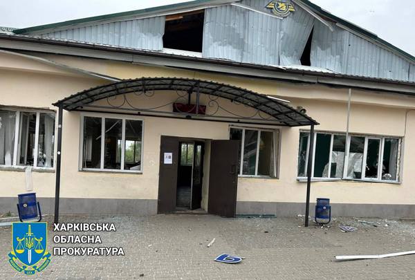 Росіяни завдали удару по вокзалу в Харківській області: кадри з місця