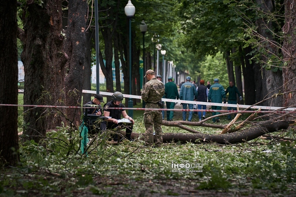 Окупанти завдали авіаудару по центру Харкова: кадри з місця