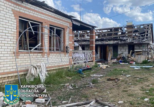Окупанти вдарили дронами по житлових будинках на Харківщині (фото)