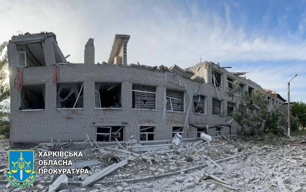 На Харківщині ворог ударив по селу на березі водосховища: зафіксовано значні руйнування, є жертви (фото)