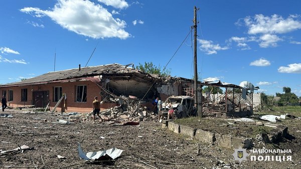 Росіяни обстріляли магазини та дитячий садок у селі на Харківщині