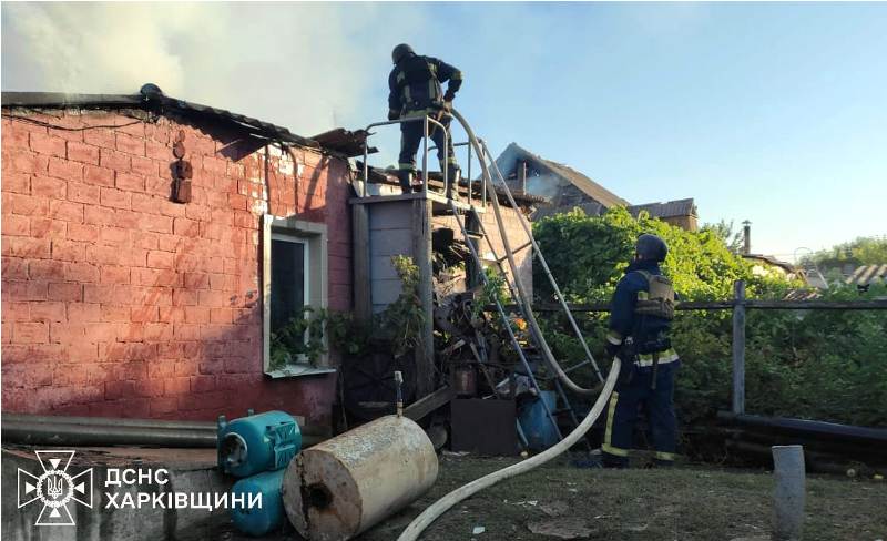 Руйнування, пожежі, постраждалі: день за днем під ворожими обстрілами селище на Харківщині (фото)