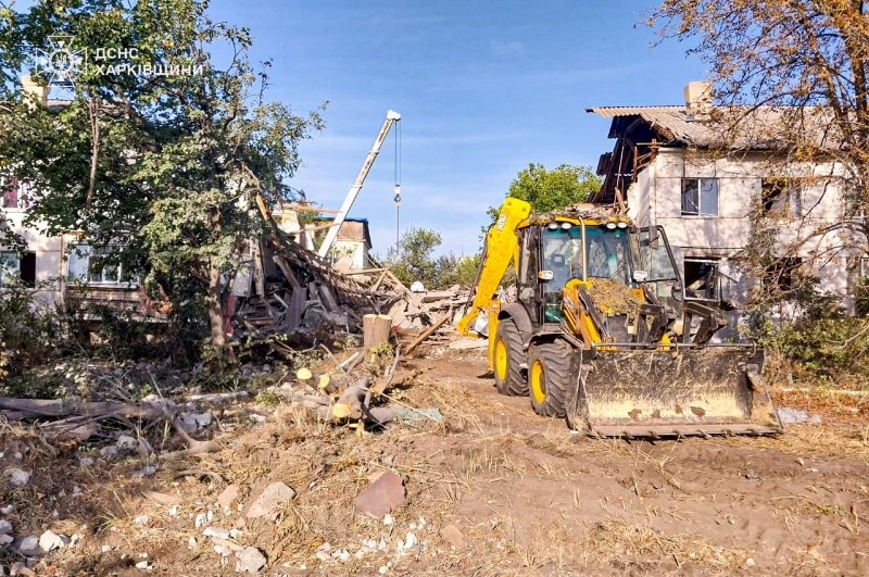 Вранці Харківщина зазнала ударів. Ворог знову стріляє по жінкам, руйнує оселі і несе горе українським родинам (фото, відео)